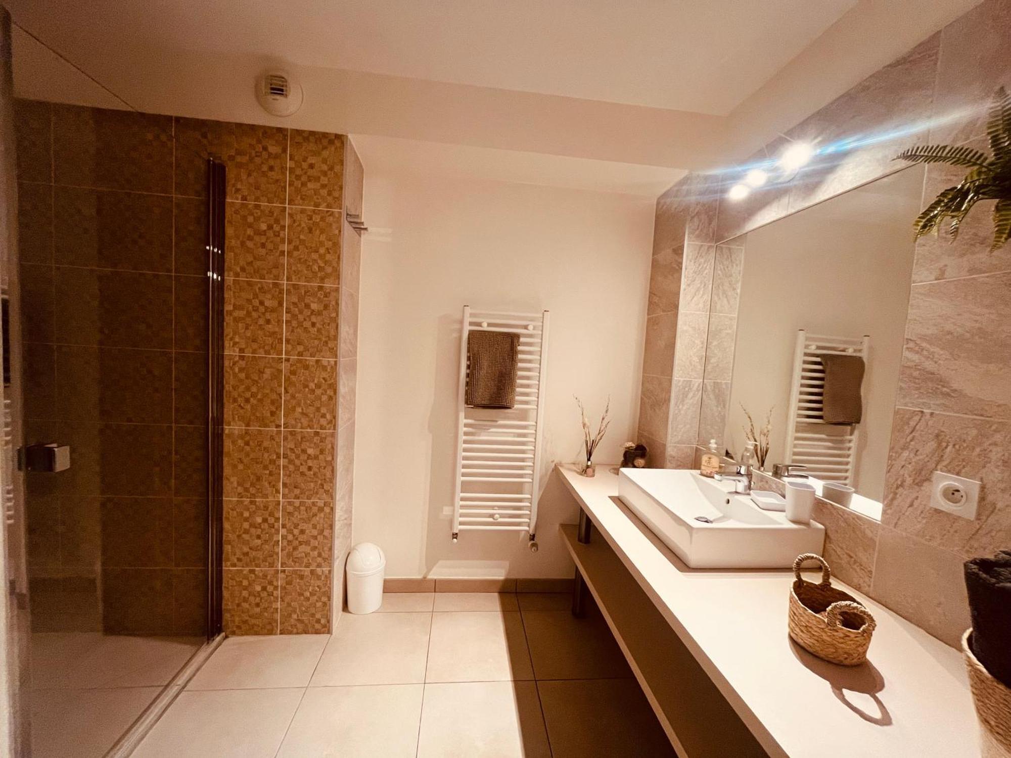 Apartment L'amoureux De : P3 + Parking Prive Nimes