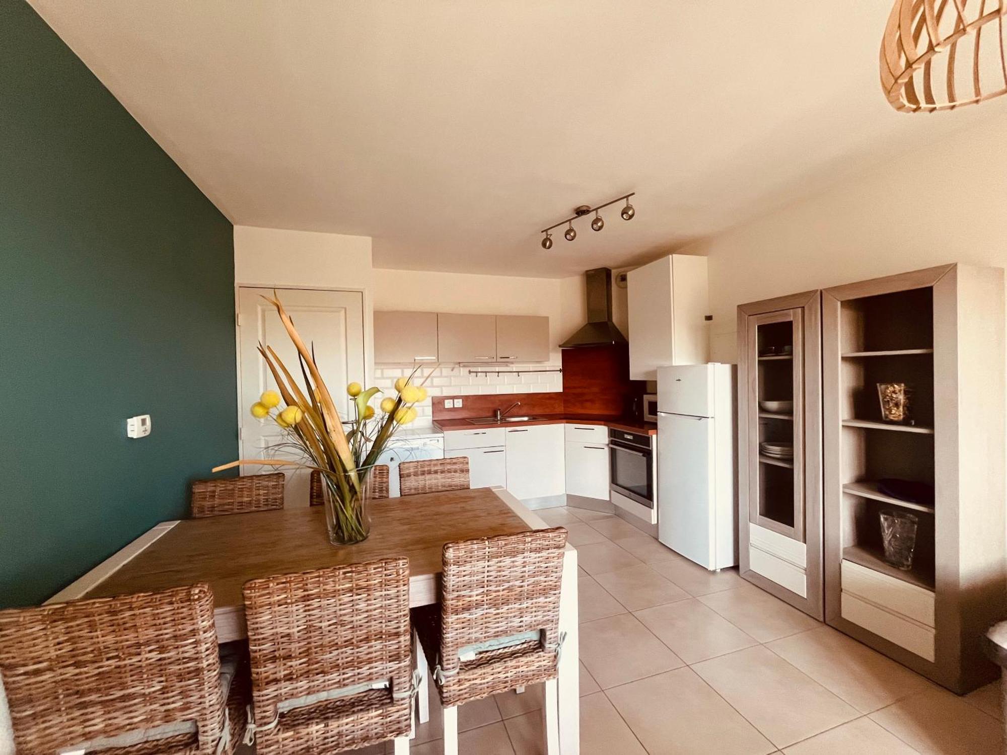 Apartment L'amoureux De : P3 + Parking Prive Nimes