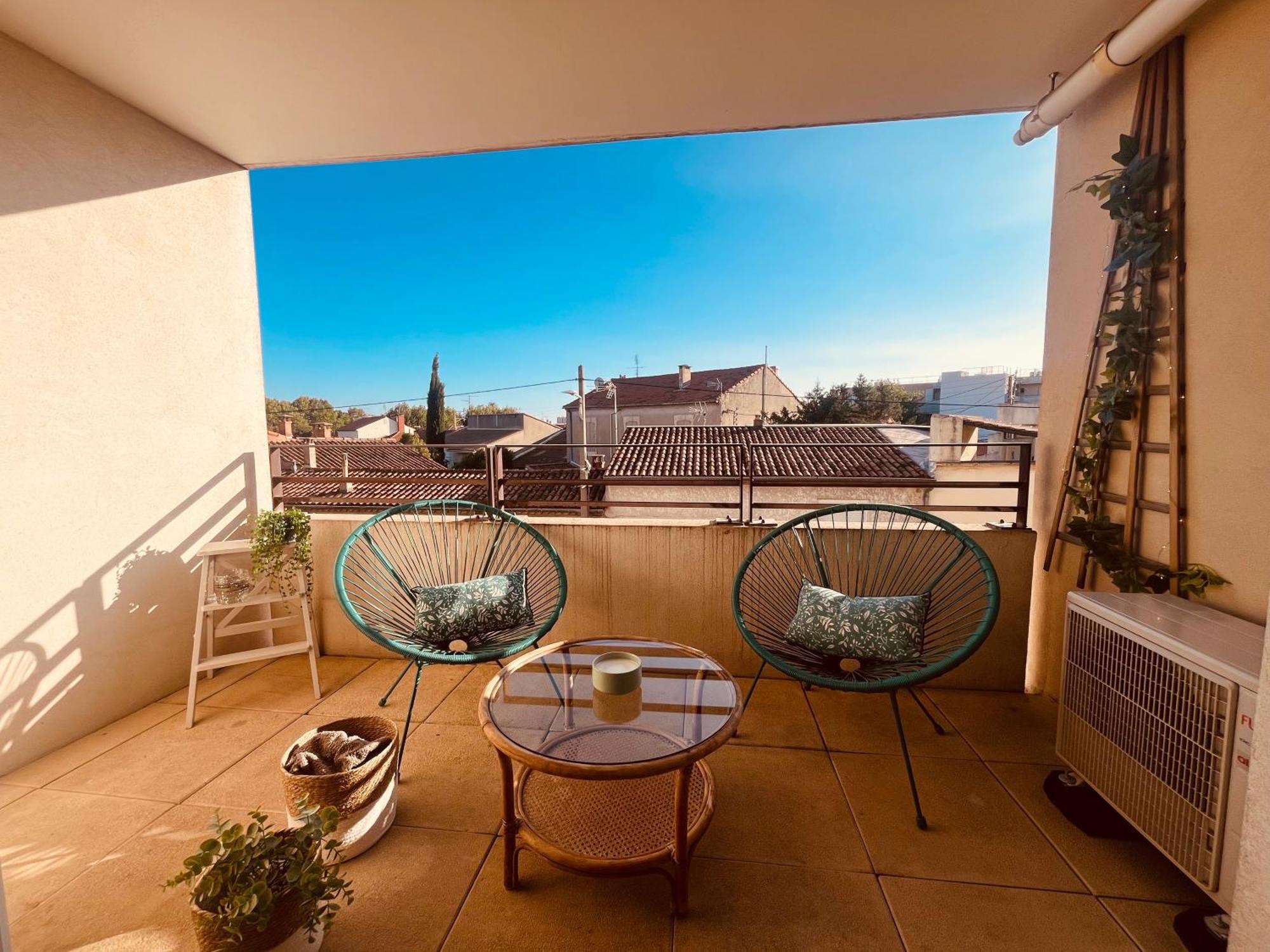 Apartment L'amoureux De : P3 + Parking Prive Nimes